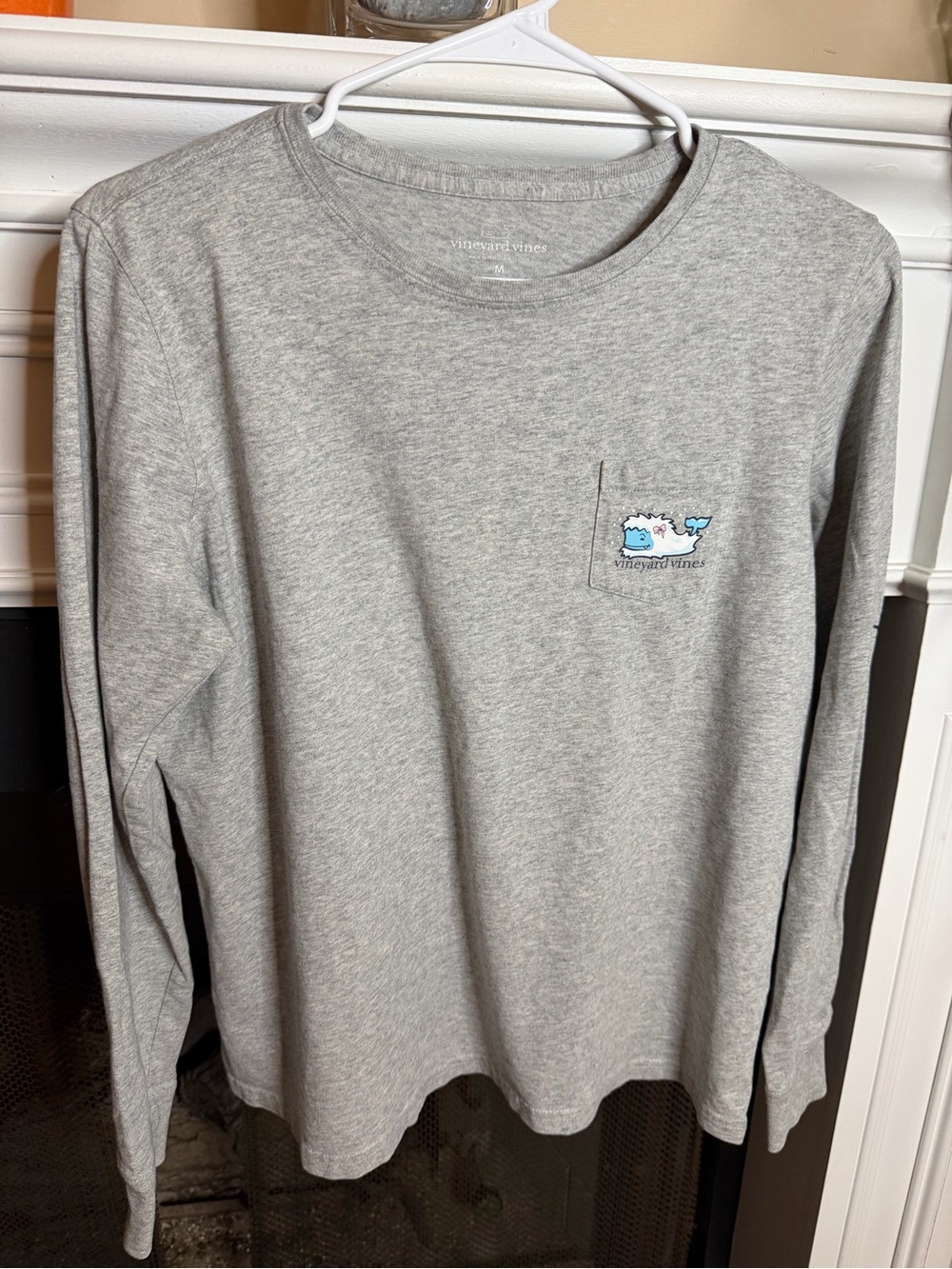 Vineyard Vines Women’s Grey Yeti Winter Whale Long Sleeve Pocket Tee Shirt M